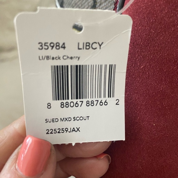 “GREAT HOLIDAY GIFT”🎁 🎁🎁🎁🎁🎁🎁🎁🎁🎁Suede black cherry Coach bag - Picture 2 of 5